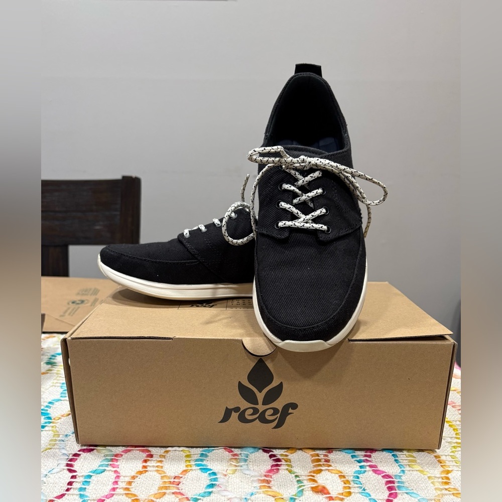 Reef Women’s Black Casual Lace-Up Sneaker